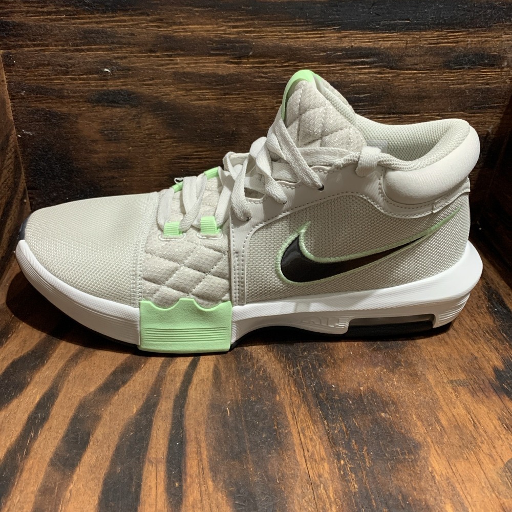 Nike LeBron Witness 8 Light bone/anthracite size 9 m /10.5 w deadstock